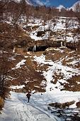 37_L'anno scorso la valanga arrivava quasi allka grotta